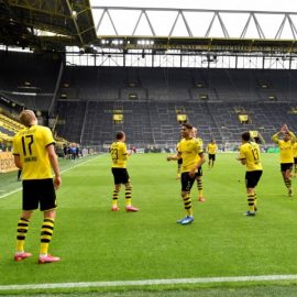 B.Dortmund'un sosyal mesafeli gol sevinci