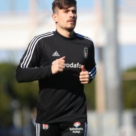 Beşiktaş'ta Dorukhan Toköz krizi çözüldü