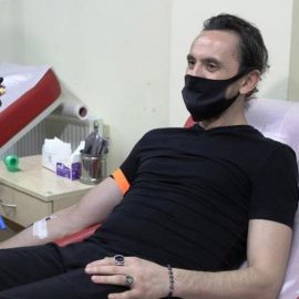 Tuncay Şanlı'dan iftar sonrası kan bağışı