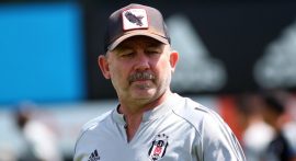 Sergen Yalçın Beşiktaş'ın başında ilk Avrupa maçına çıkacak