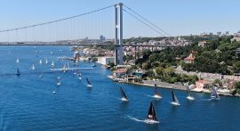 Yelkenlilerin yarışı İstanbul Boğazı'nda başladı