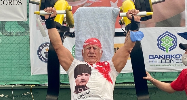 71 yaşında rekorlar kitabına girdi