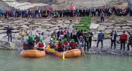 Bakan Kasapoğlu Hakkari'de rafting yaptı