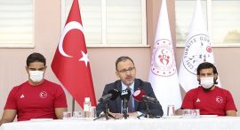 Bakan Kasapoğlu'ndan güreş için yeni modern tesis müjdesi
