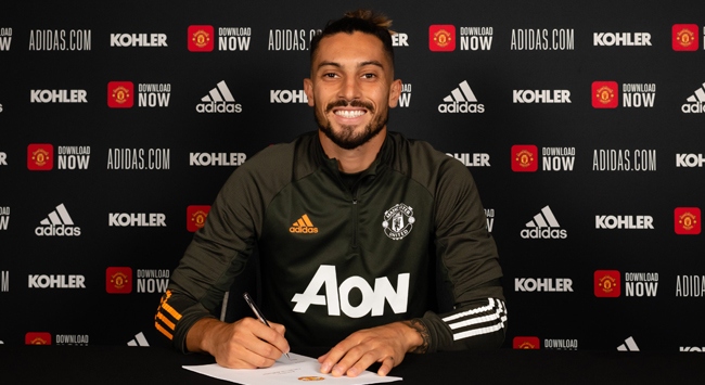 Manchester United Alex Telles’i transfer etti