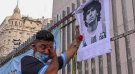 Arjantin Maradona'ya veda ediyor