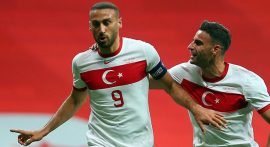 Cenk Tosun Arda Turan'ı yakaladı