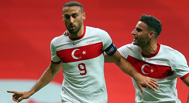 Cenk Tosun Arda Turan’ı yakaladı