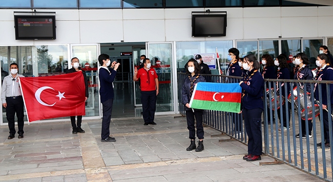 Karabağ takımı Sivas’ta “Çırpınırdı Karadeniz” şarkısıyla karşılandı