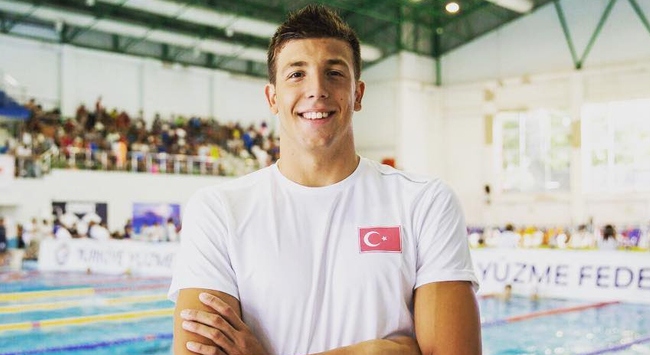 Milli yüzücü Emre Sakçı bir yarış daha kazandı