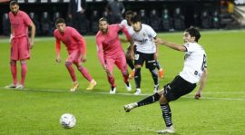 Real Madrid Valencia'ya farklı yenildi