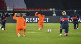 Fransa'da aşırı sağcı Le Pen futbolcuların ırkçılığı protesto etmesinden endişe duyuyor