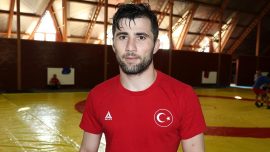 Milli güreşçi Şerif Kılıç Dünya Kupası'nda finale çıktı