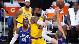 Son şampiyon Lakers sezona mağlubiyetle başladı