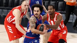Anadolu Efes evinde kazandı