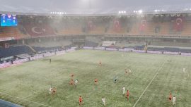 Başakşehir Sivasspor maçında kar yağışı etkili oldu