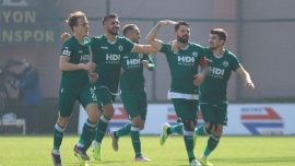 Giresunspor liderliğini sürdürdü