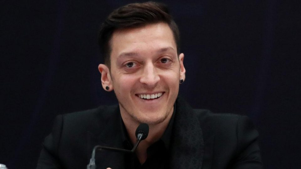 Mesut Özil Avrupa’da da manşetlerde