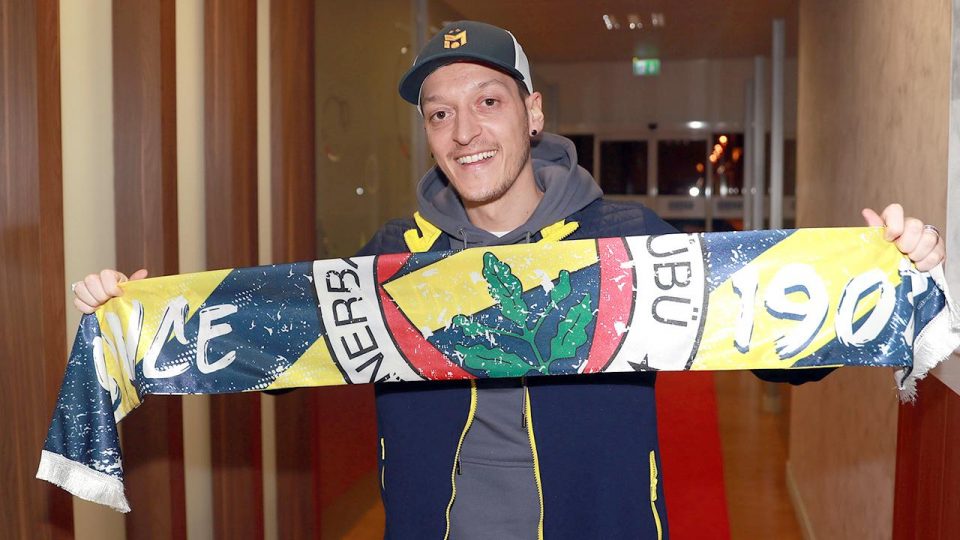 Mesut Özil resmen Fenerbahçe’de