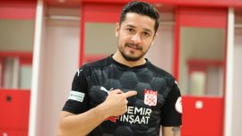 Sivasspor Ahmet Oğuz'u kadrosuna kattı