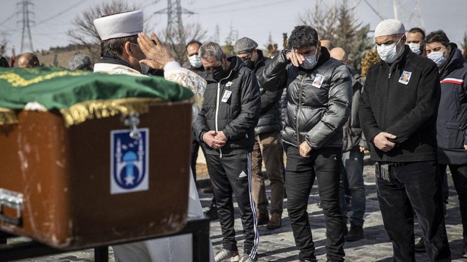 Hakan Kutlu’nun babası son yolculuğuna uğurlandı