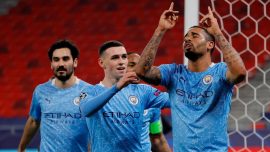 Manchester City tur kapısını araladı