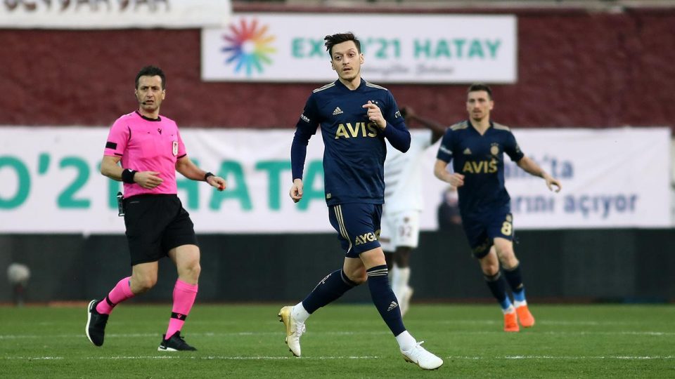 Mesut Özil, Fenerbahçe’de ilk maçına çıktı
