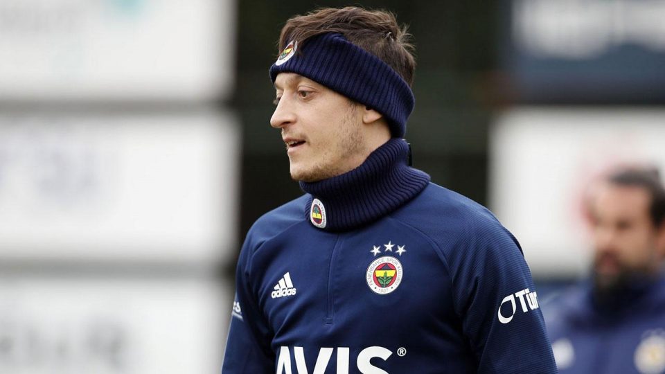 Mesut Özil ilk kez maç kadrosunda