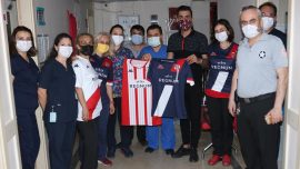 Antalyaspor'dan polis ve sağlık çalışanlarına forma hediyesi