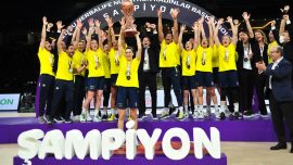 Fenerbahçe Öznur Kablo 15. şampiyonluğuna ulaştı