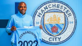 Fernandinho bir sezon daha Manchester City'de