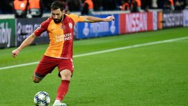 Şener Özbayraklı Galatasaray'dan ayrıldı