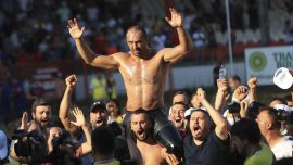 Başpehlivan Ali Gürbüz "pehlivan hamamı" geleneğini devam ettirdi