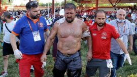 Başpehlivan Recep Kara, Kırkpınar'da baygınlık geçirdi