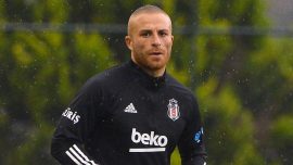 Gökhan Töre Beşiktaş'ta kaldı