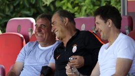 Hagi ve Popescu'dan Galatasaray'a ziyaret