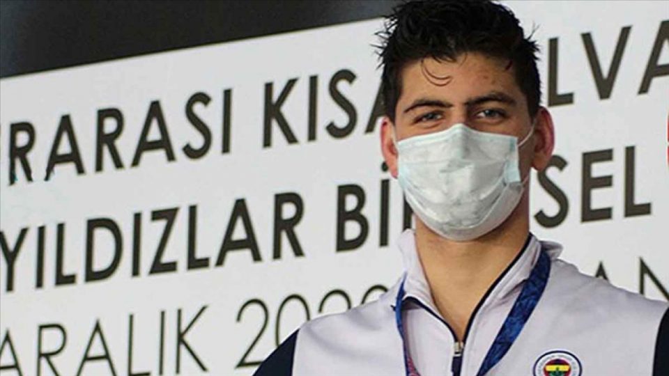Milli yüzücü Mert Kılavuz, gençlerde Avrupa şampiyonu oldu