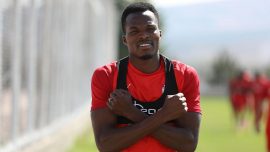 Sivasspor Isaac Cofie ile sözleşme yeniledi