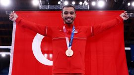 Ferhat Arıcan'a Olimpiyat Köyü'nde coşkulu karşılama