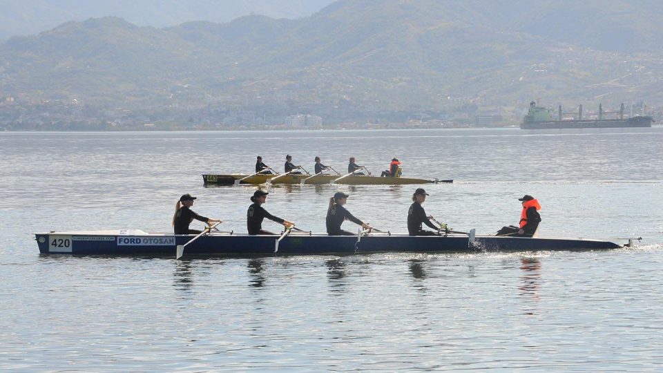 300’e yakın sporcu ‘Körfez Kupası’ için kürek çekiyor