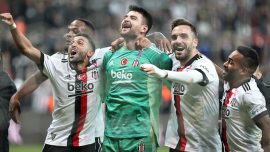 Beşiktaş derbi galibiyetiyle lige tutundu