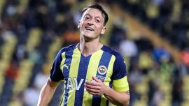 Mesut Özil'den Güney Asyalılar için futbol okulu