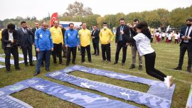 Bursa'da öğrenciler sporla buluşuyor