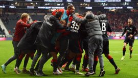 Eintracht Frankfurt son dakika golüyle kazandı