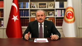 TBMM Başkanı Mustafa Şentop Toprak Razgatlıoğlu'nu kutladı