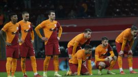 Galatasaray Denizlispor'a elendi camia karıştı
