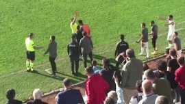 Hakeme kafa atan futbolcu 'özür' diledi