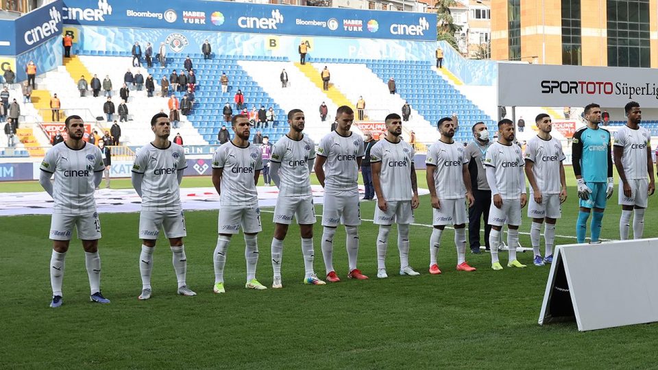 Kasımpaşa’da yönetim ilk yarıdaki performanstan memnun değil