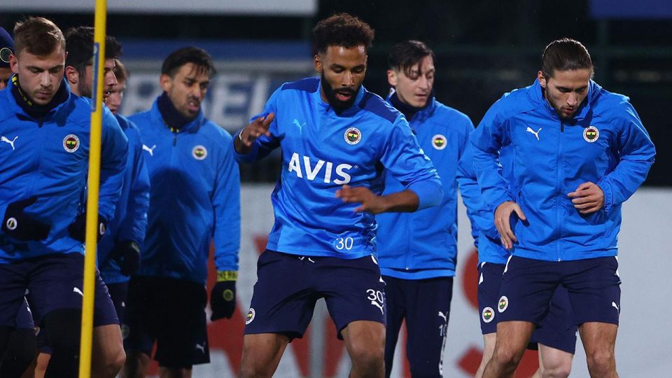 Fenerbahçe’nin Antalya kampı kadrosu belli oldu