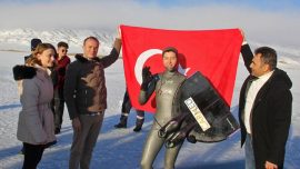 Milli sporcu Birgül Erken buz altı dalış rekoruna ulaştı